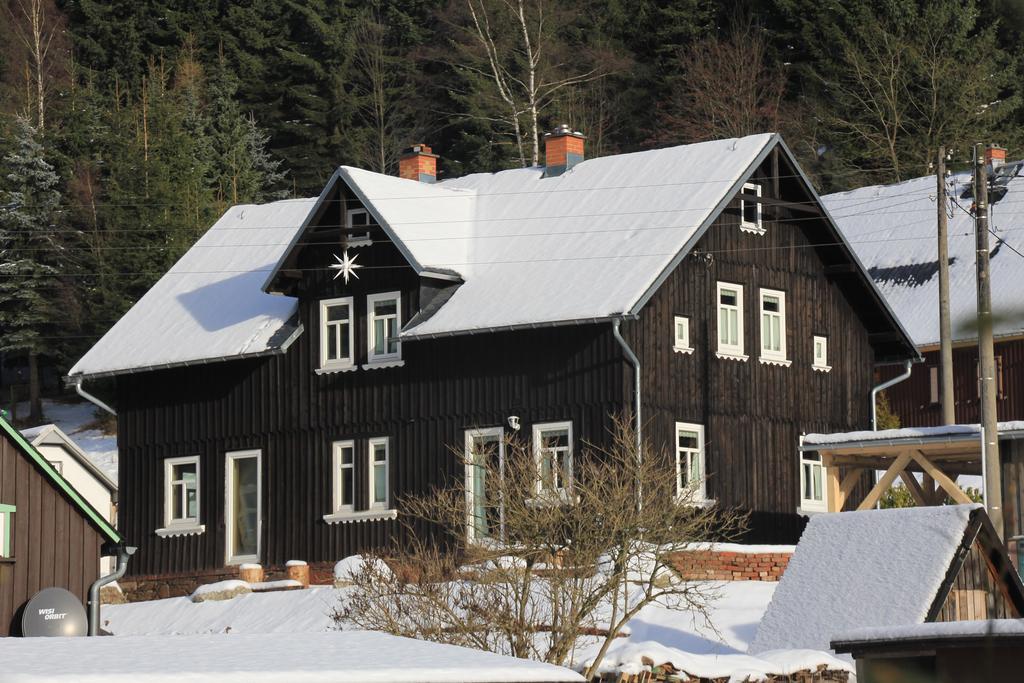 Appartement Ferienhaus Anno Dazumal, Wie Zu Oma'S Zeiten à Klingenthal Chambre photo