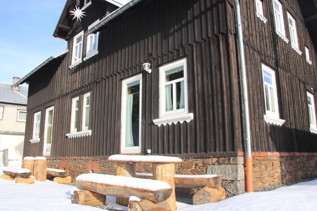 Appartement Ferienhaus Anno Dazumal, Wie Zu Oma'S Zeiten à Klingenthal Extérieur photo