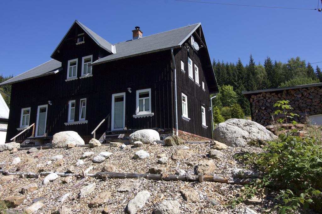 Appartement Ferienhaus Anno Dazumal, Wie Zu Oma'S Zeiten à Klingenthal Extérieur photo