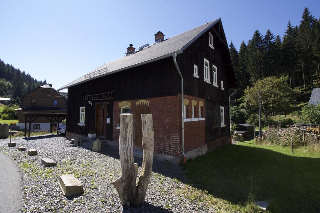 Appartement Ferienhaus Anno Dazumal, Wie Zu Oma'S Zeiten à Klingenthal Extérieur photo