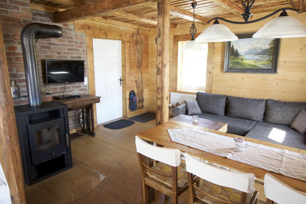 Appartement Ferienhaus Anno Dazumal, Wie Zu Oma'S Zeiten à Klingenthal Extérieur photo