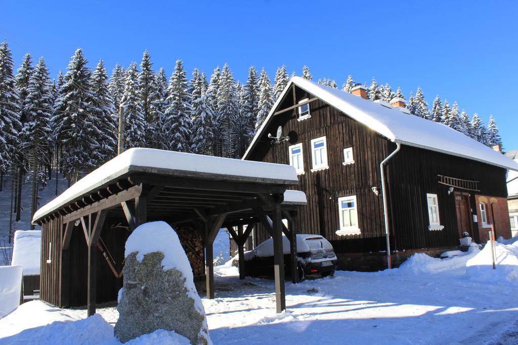 Appartement Ferienhaus Anno Dazumal, Wie Zu Oma'S Zeiten à Klingenthal Extérieur photo